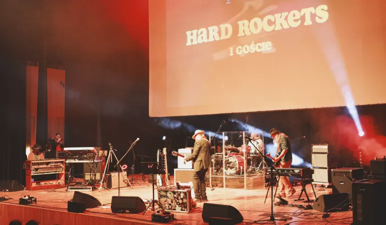 Hard Rockets