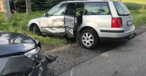 Zderzenie dwóch samochodów w Ćwiklicach