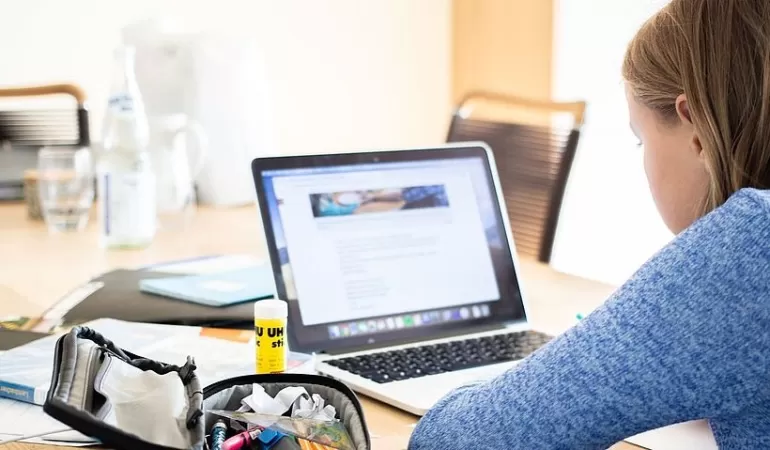laptop, komputer, nauka zdalna