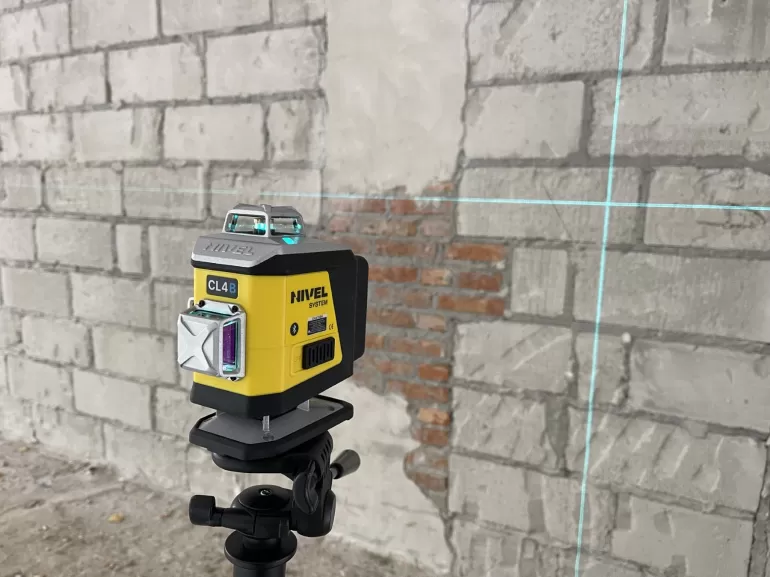 Czym jest laser krzyżowy?
