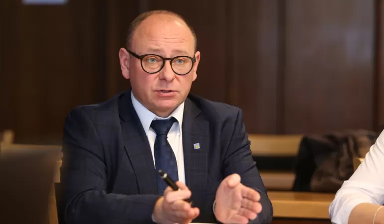 Burmistrz Dariusz Skrobol