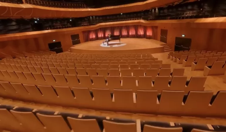Cavatina Hall robi wrażenie. Niezwykłe wideo z drona