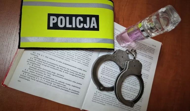 Kryminalni dopadli złodziei perfum! Sprawcy z 15 zarzutami