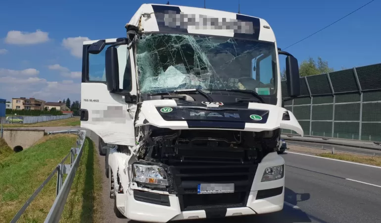 Zderzenie dwóch ciężarówek na DK-1 w Pszczynie