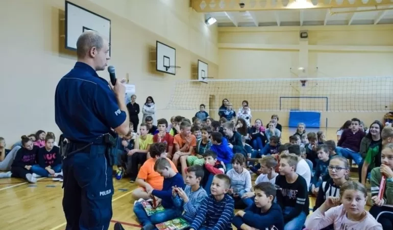 Siatkarki i policjanci o bezpieczeństwie młodzieży