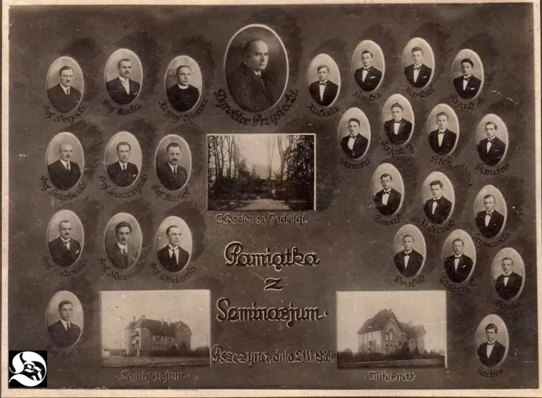 Pamiątkowe zdjęcie absolwentów Seminarium Nauczycielskiego z 1926 roku