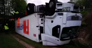 Akcja wyciągania ciężarówki z rowu