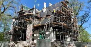 Trwa remont Zameczku Myśliwskiego Promnice - 05.2021