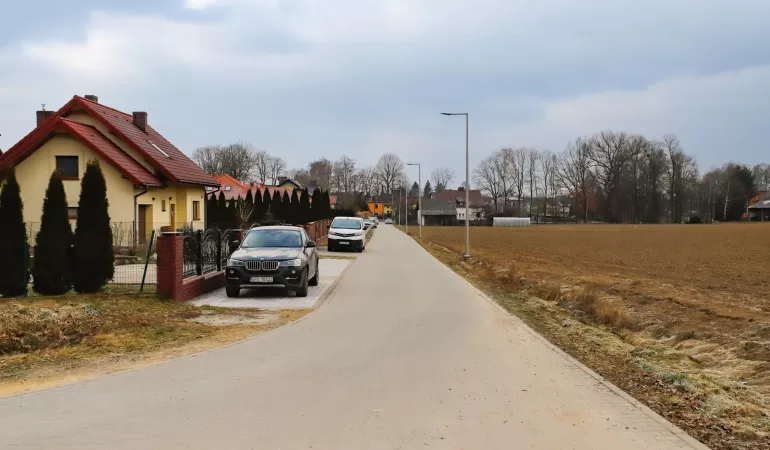 Wzdłuż ulicy Klonowej w Rudołtowicach wybudowano oświetlenie